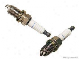2000-2003 Chevrolet Tracker Spark Plug Denso Chevrolet Spark Plug W0133-1635873 00 01 02 03