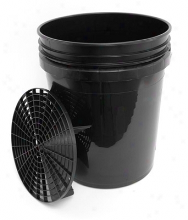 5 Gallon Professional Wash Bucket With Grit Guard - Black